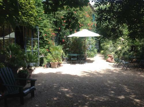 Bed & Breakfast Maison D'h�tes Mas De Barbut