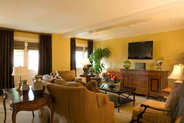 Bienville House Hotel