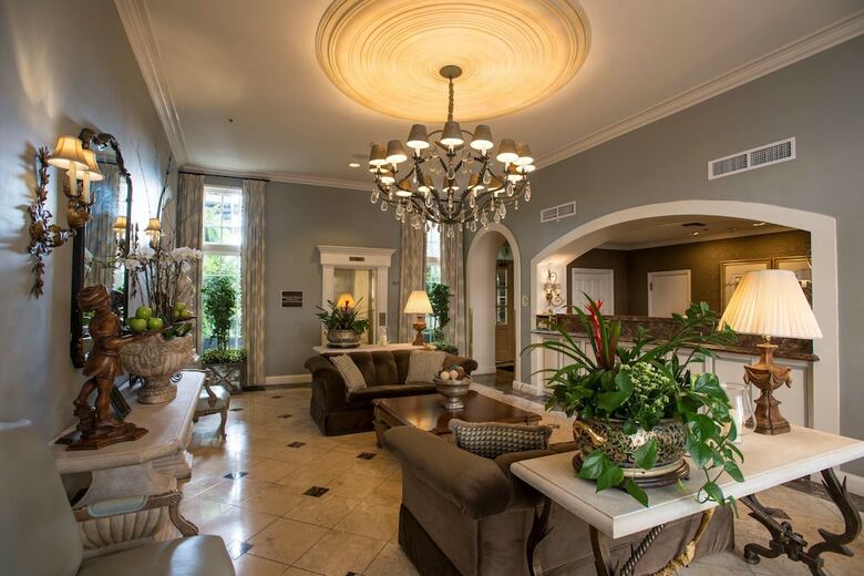 Bienville House Hotel