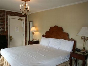 Hostal French Market Inn
