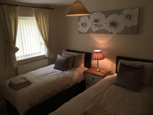 Stunning House In Felinheli Marina