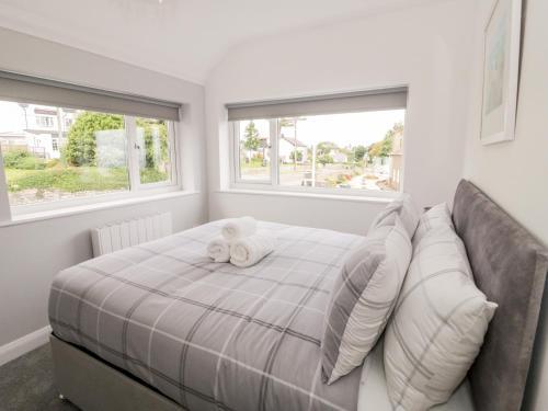 Benllech Bay Apartment 2