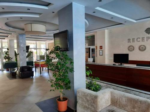 Beutiful Ground Floor Apartment Close To Beach