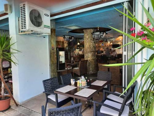 Beutiful Ground Floor Apartment Close To Beach