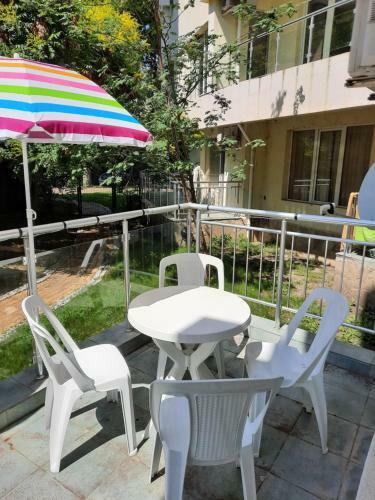 Beutiful Ground Floor Apartment Close To Beach