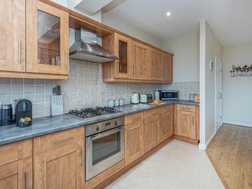 Pass The Keys Modern 2 Bedroom Beach Apartment With Free Parking