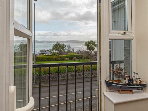 Pass The Keys Modern 2 Bedroom Beach Apartment With Free Parking