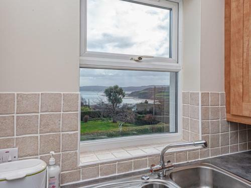Pass The Keys Modern 2 Bedroom Beach Apartment With Free Parking