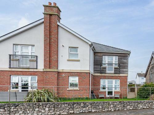 Pass The Keys Modern 2 Bedroom Beach Apartment With Free Parking