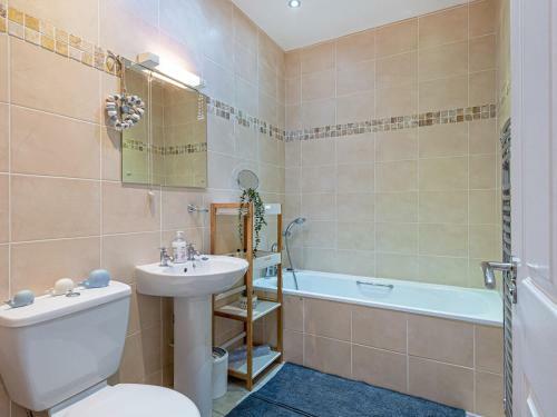 Pass The Keys Modern 2 Bedroom Beach Apartment With Free Parking