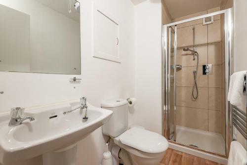 Green Tiles - Large 5 Bedroom Property