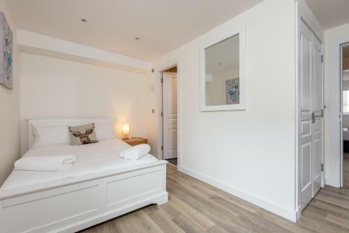 Murrays Bridge - Central Apartment With Parking