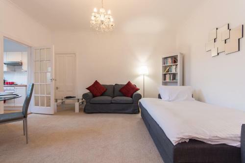 Glebe Street Apartment