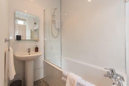 Glebe Street Apartment