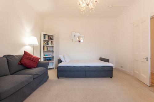 Glebe Street Apartment
