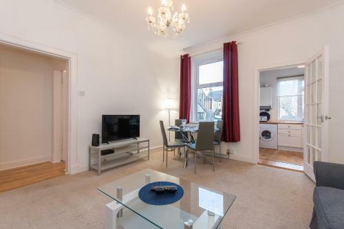 Glebe Street Apartment