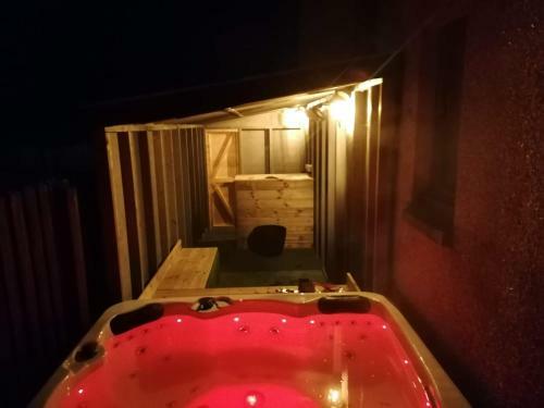 Cypress House With Hot Tub