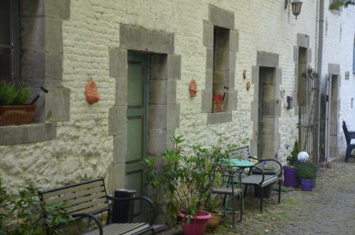 Le G�te De La Gentilhommi�re Du Ch�teau De Ragnies.