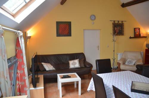 Le G�te De La Gentilhommi�re Du Ch�teau De Ragnies.
