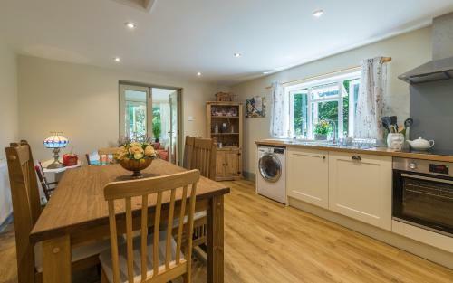 Hampsfell Cottage, Quaint And Comfy By The Lake District
