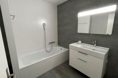 Apartamento V�ens, St-blaise, Logement Entier - 2 Chambres