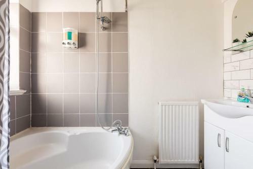 Apartamento Moydom Cosy Apt Sleeps 4 With Self Breakfast & Carpark