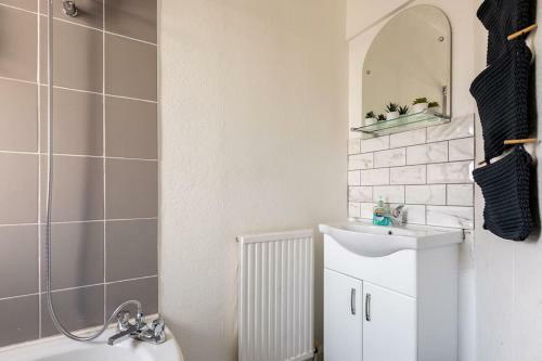 Apartamento Moydom Cosy Apt Sleeps 4 With Self Breakfast & Carpark