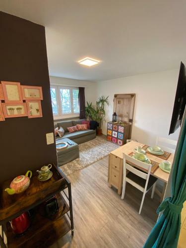 Apartamento Komplett Eingerichtete Ferienwohnung In Mastrils, Graub�nden