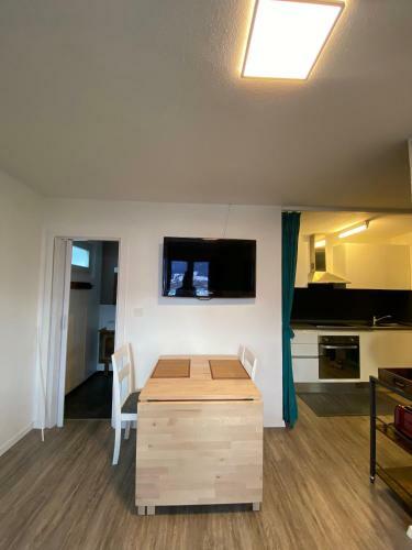 Apartamento Komplett Eingerichtete Ferienwohnung In Mastrils, Graub�nden