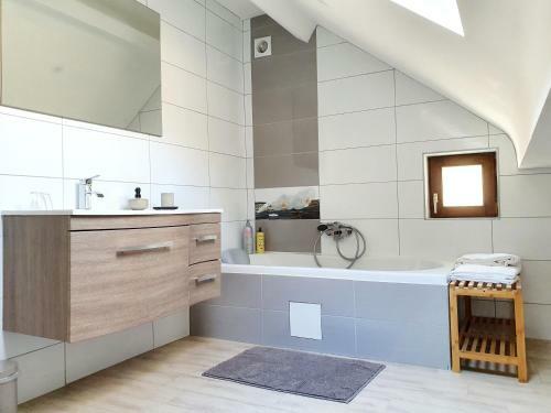 Les �tangs Du Thioux Bed & Breakfast