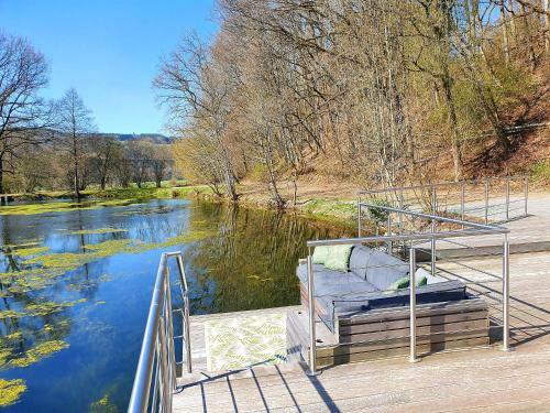 Les �tangs Du Thioux Bed & Breakfast