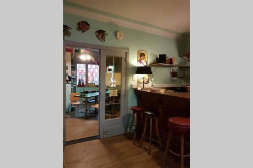 Vakantiewoning In Mol Centrum Met Eigen Bar "casacuriosa"