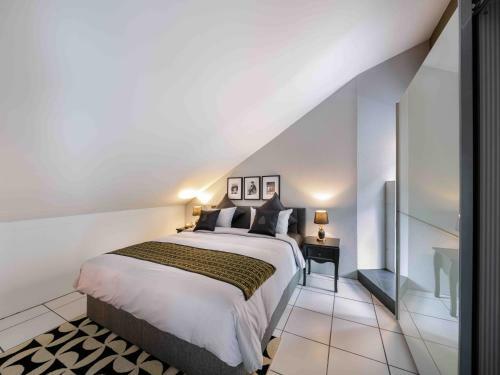 Villa Ysara, 7 Bedroom Pool Villa With Lake Lucerne View