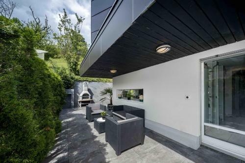 Villa Ysara, 7 Bedroom Pool Villa With Lake Lucerne View