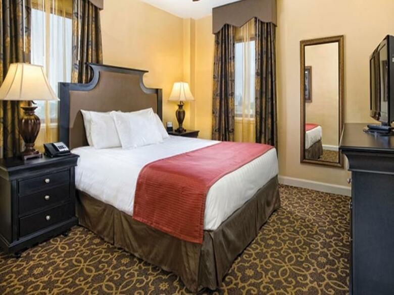 Hotel Avenue Plaza Resort