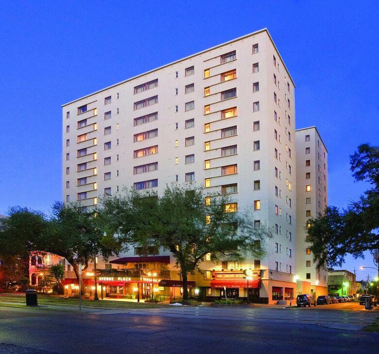 Hotel Avenue Plaza Resort