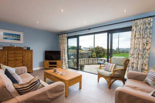 Tullochside-4 Bed-sea Front -ravenspoint Road