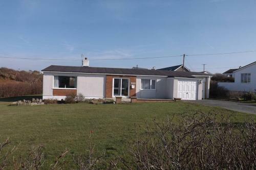 Ty Deryn - Sleeps 6-spacious Family Holiday Home