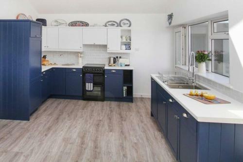 Apartamento Ty Bychan - Sea Views - 4 Bed Bungalow-ravenspoint