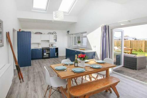 Apartamento Ty Bychan - Sea Views - 4 Bed Bungalow-ravenspoint