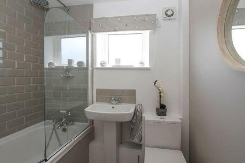Apartamento Ty Bychan - Sea Views - 4 Bed Bungalow-ravenspoint
