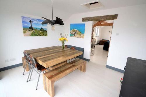 Echo Beach-large 4 Bed Beach House-trearddur Bay