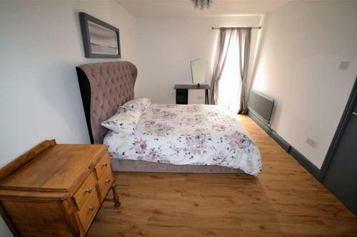 Echo Beach-large 4 Bed Beach House-trearddur Bay