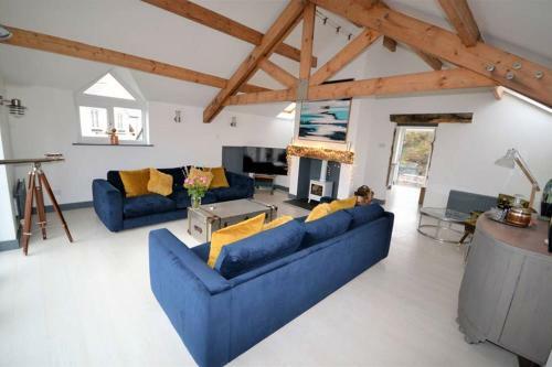 Echo Beach-large 4 Bed Beach House-trearddur Bay