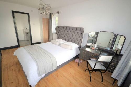 Echo Beach-large 4 Bed Beach House-trearddur Bay