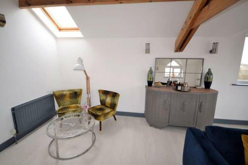 Echo Beach-large 4 Bed Beach House-trearddur Bay
