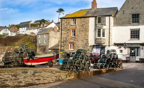 Top Deck - Ancient Fishing Village - Available Sat - Sat