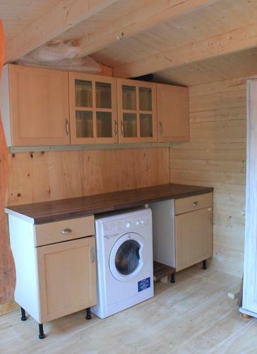 Arivonie Lochside Cottage
