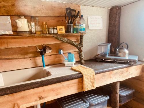 Apartamento Yurt With Log Burner & Pizza Oven By The Pond