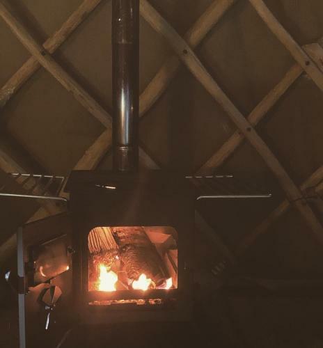 Apartamento Yurt With Log Burner & Pizza Oven By The Pond